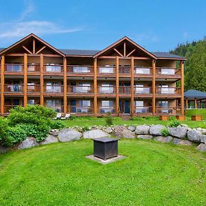 Kootenay Lakeview Resort BW Signature Collection